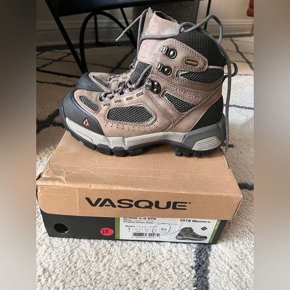 Vasque Breeze 2.0 GTX hiking boots size 7w WITH ORIGINAL BOX - Picture 2 of 12